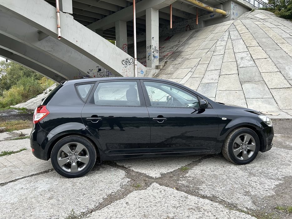 Kia Ceed 1.4 бенз 2009