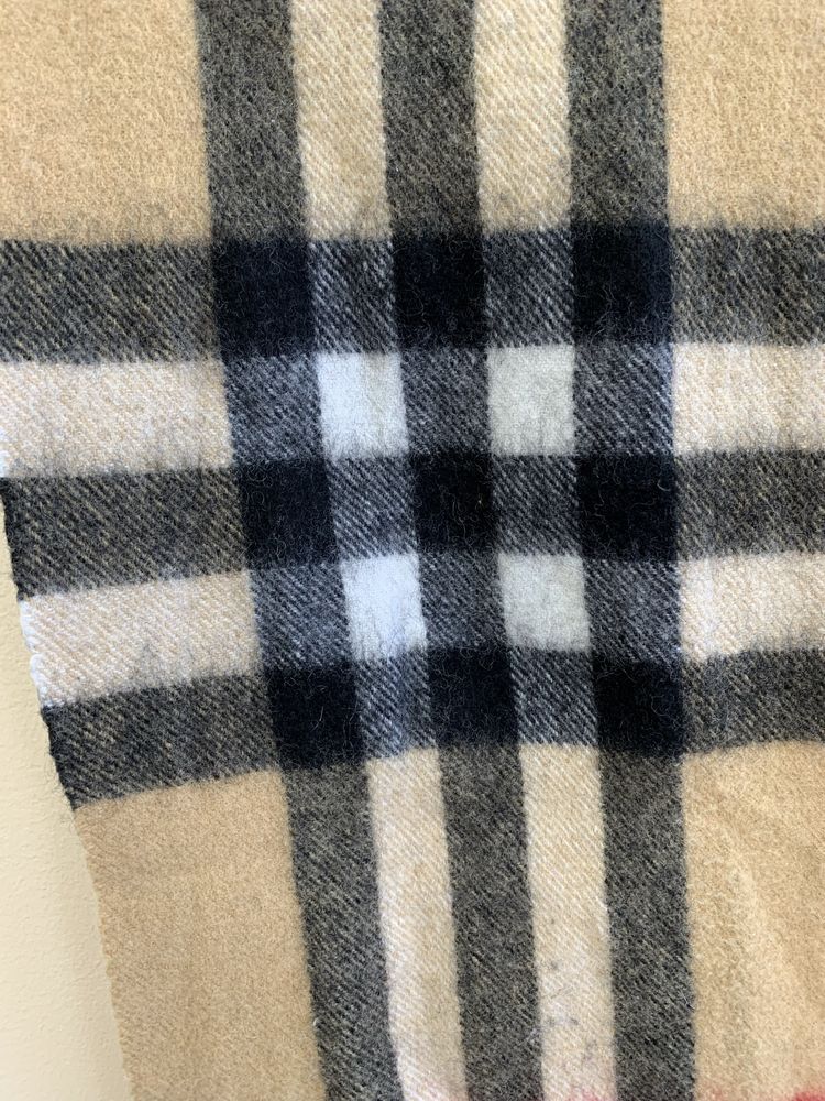 Шарф від  Burberry