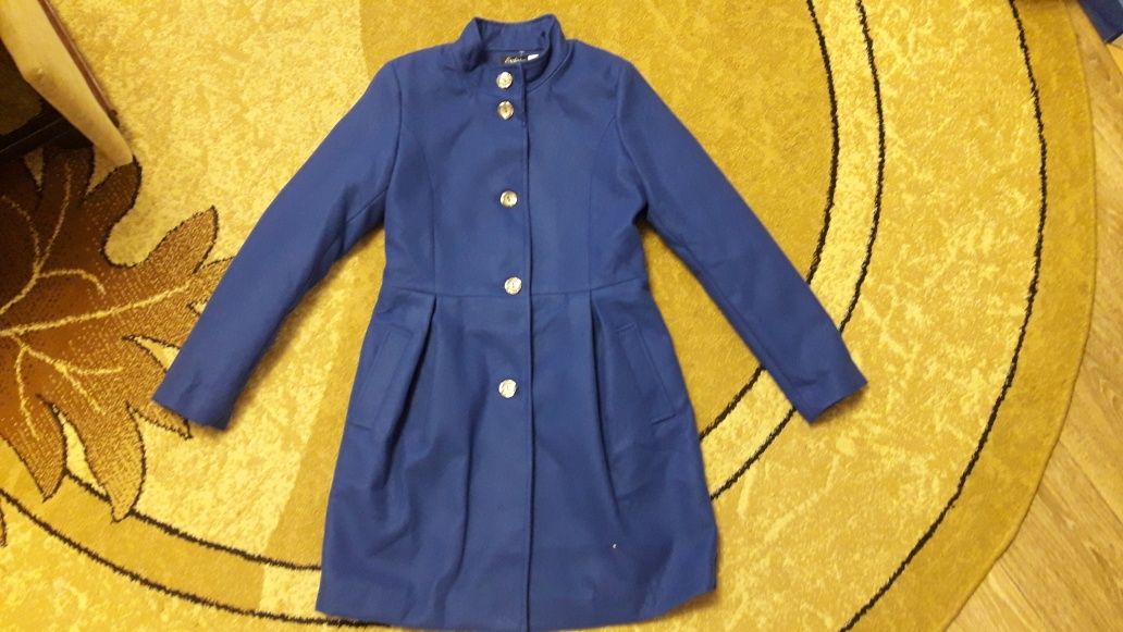 Стильное демисезонное пальто для девочки  (новое)