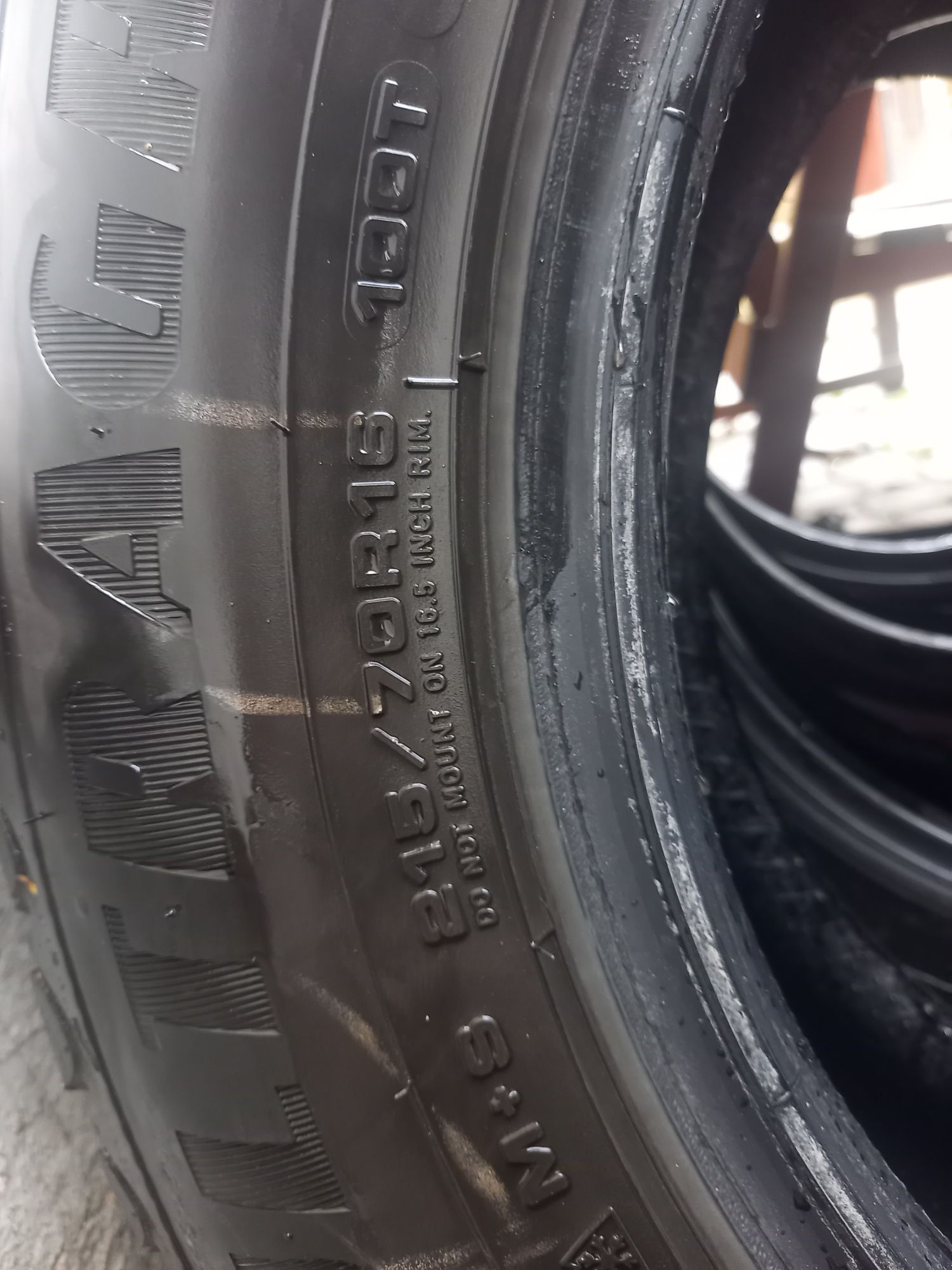 Opony zimowe 215/70R16