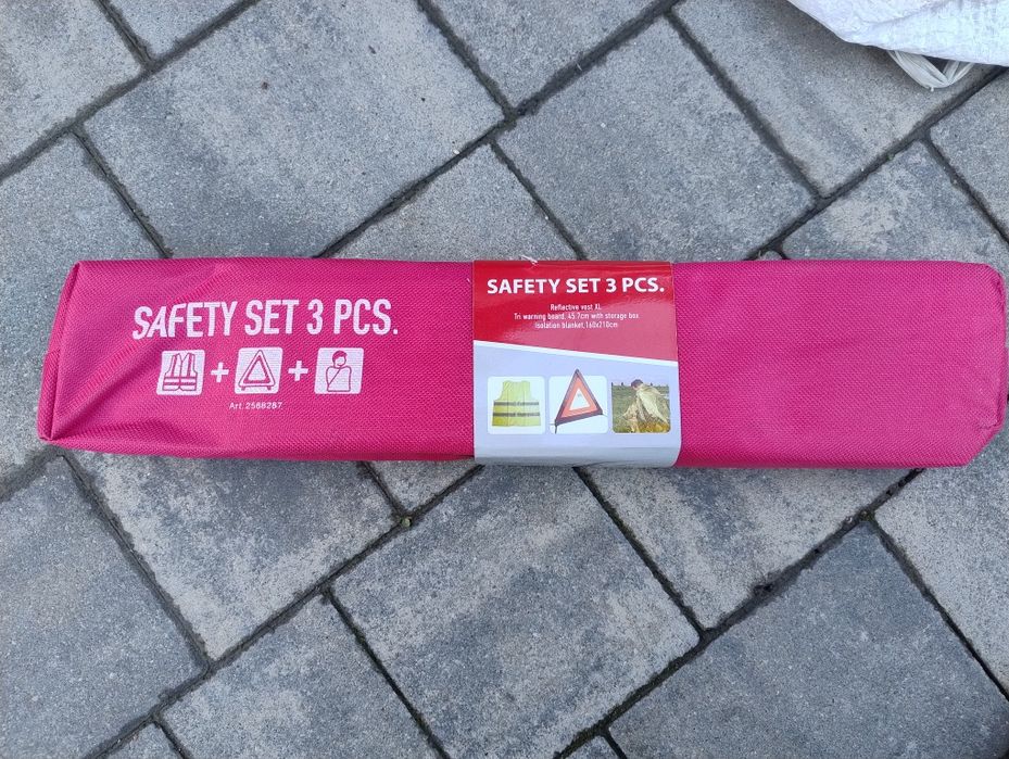 Zestaw do samochodu trójkąt+kamizelka+koc