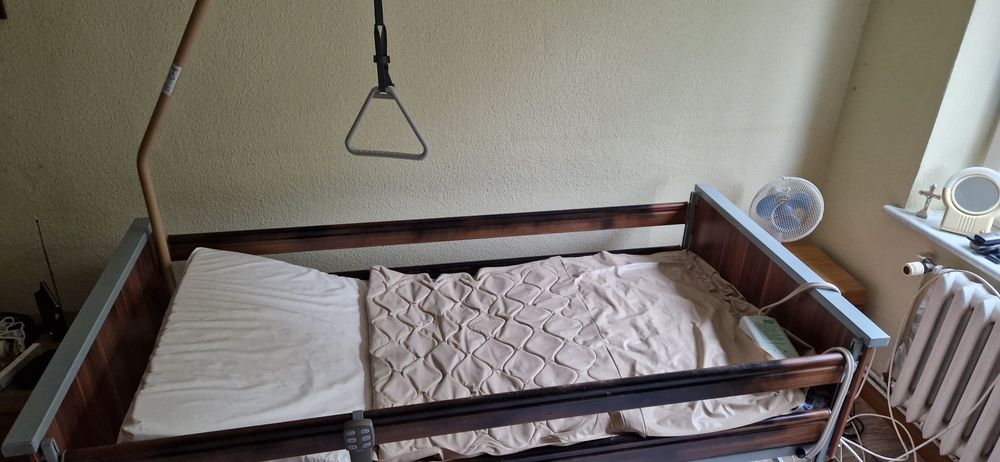 Łóżko Rehabilitacyjne szpitalne + Materac przeciwodleżynowy