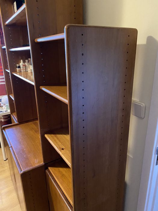 Armário com portas madeira de boa qualidade