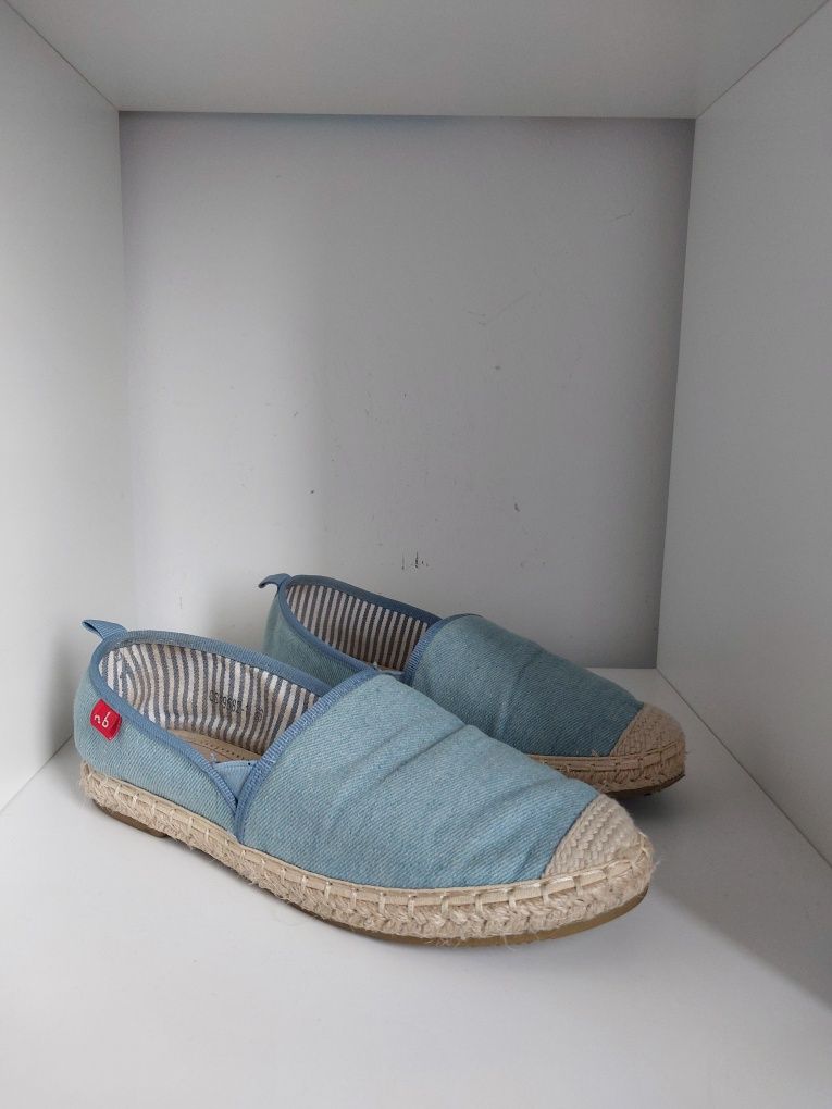 Jasnoniebieskie espadryle