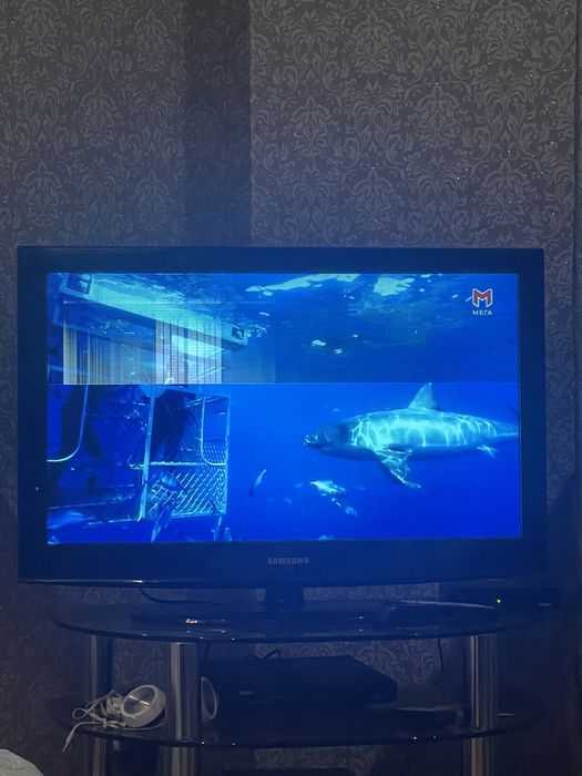 Телевизор Samsung 32, (полоски на экране)