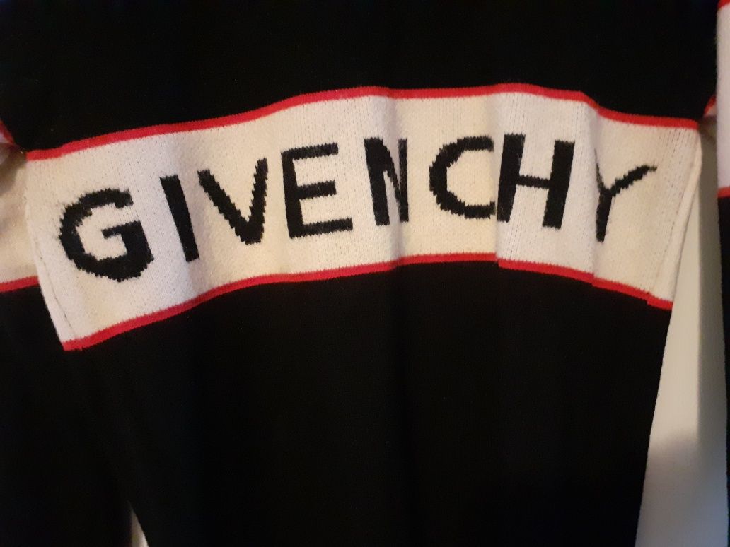 Sweter givenchy tanio