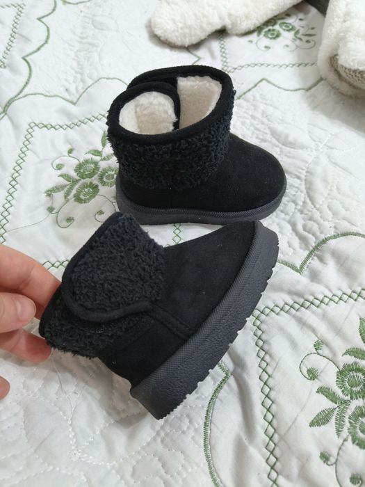 Продам зимові угі дитячі