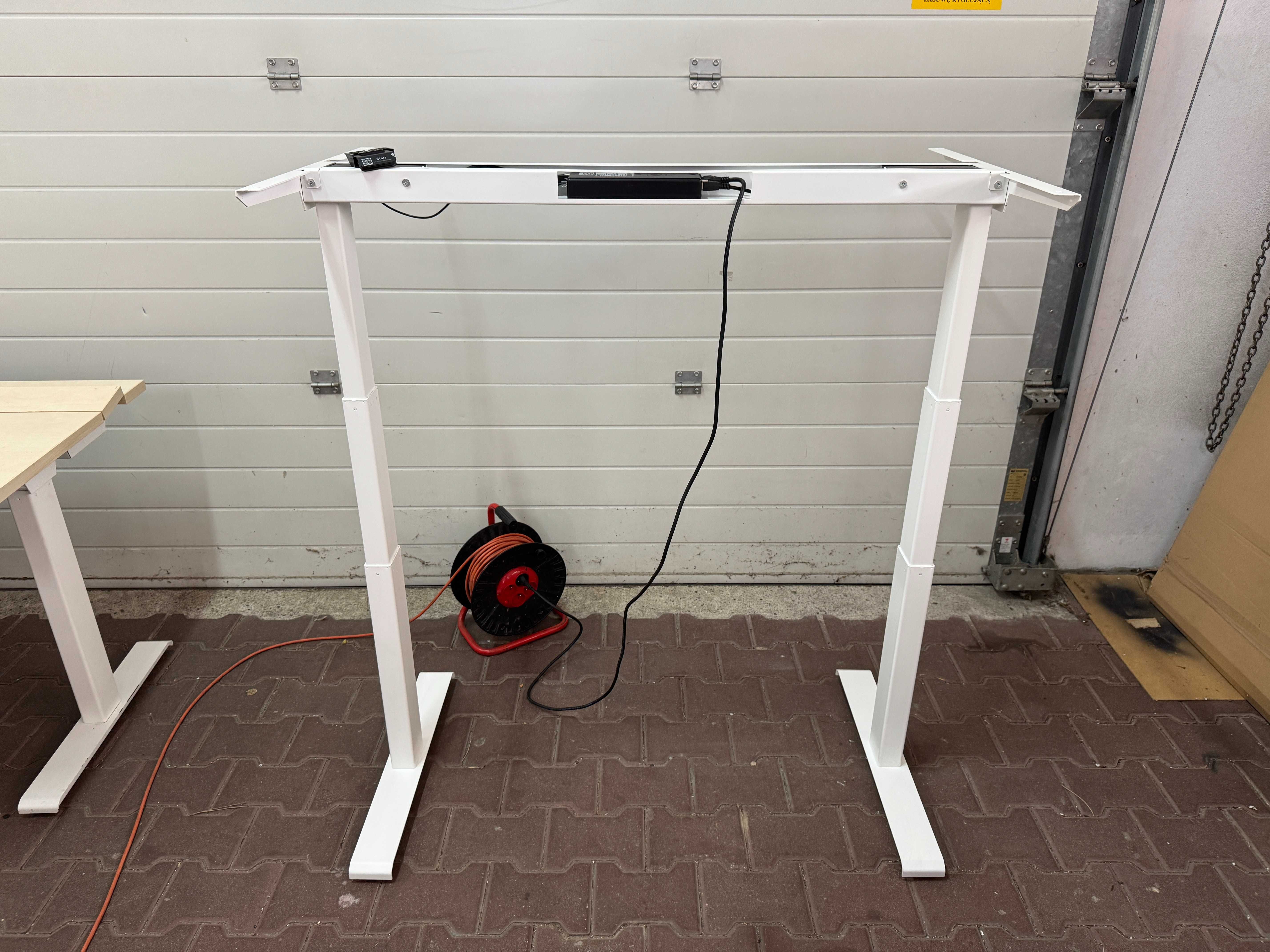 Biurko z elektryczną regulacją wysokości Linak stelaż biurka Linak