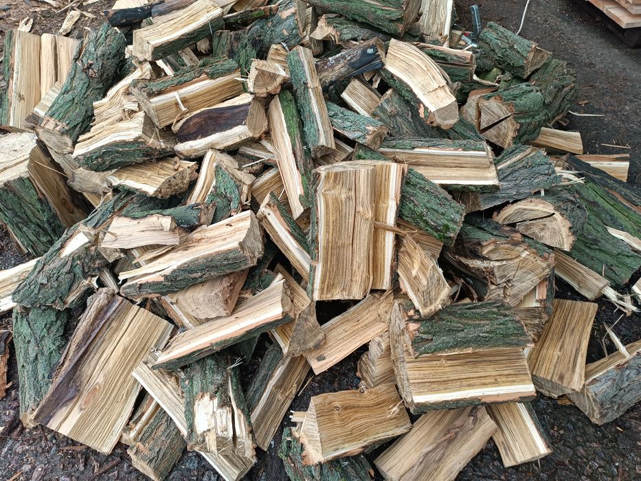 Дрова пиляні,колоті.