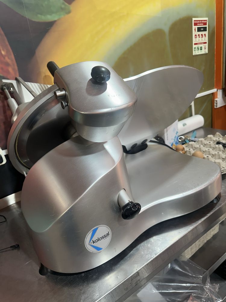 Vende se maquina de cortar presunto industrial,como nova