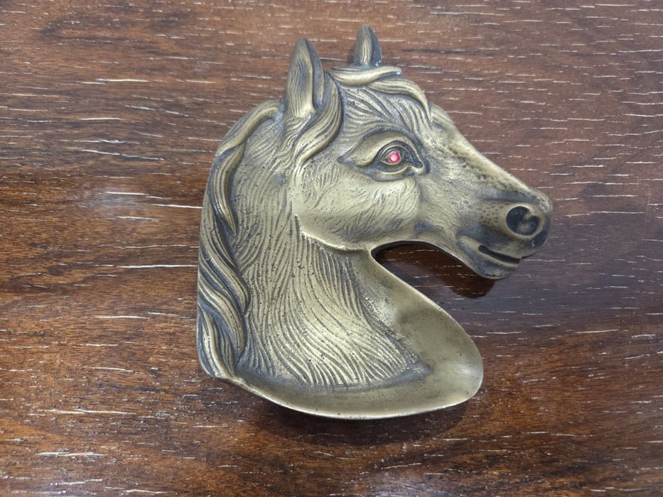 Cinzeiro bronze cabeça cavalo