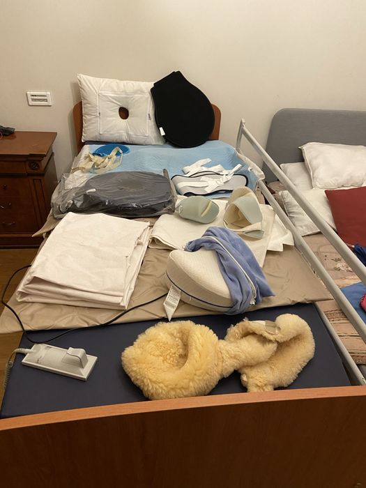 Cama hospitalar, grades rebativeis e 3 funções