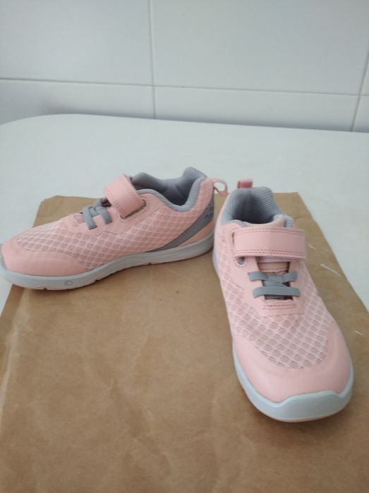 Sapatilhas da Decathlon tamanho 28