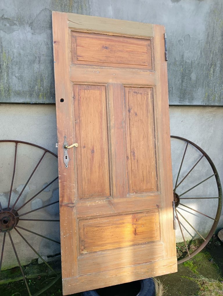 Stare drzwi z Kamienicy