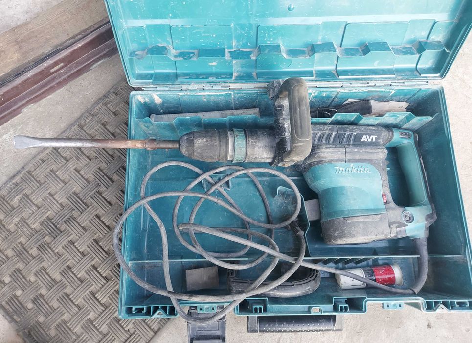 Młot do kucia MAKITA HM 1111C wyburzeniowy SDS MAX bosch plus hilt jcb