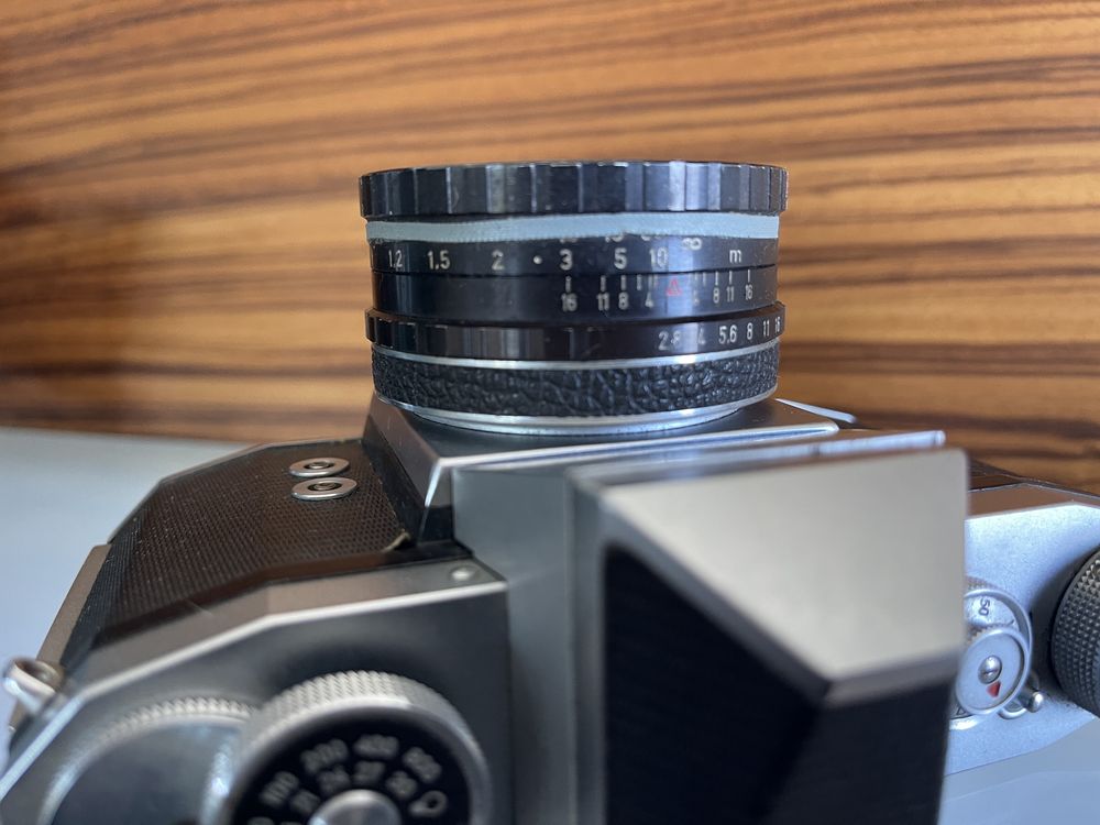 Câmara Fotográfica Antiga Praktica RDA (Alemanha de Leste)