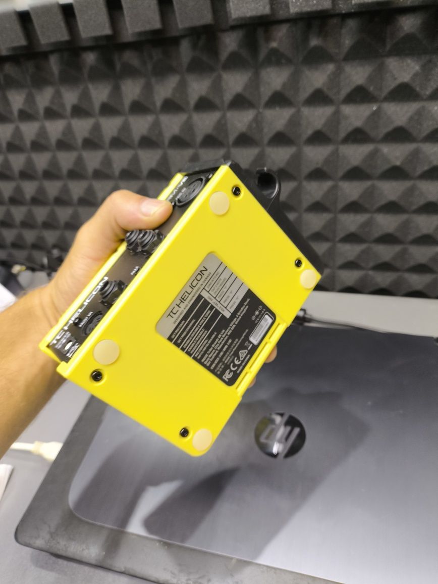 Продам вокальний процесор Tc Helicon perform VE