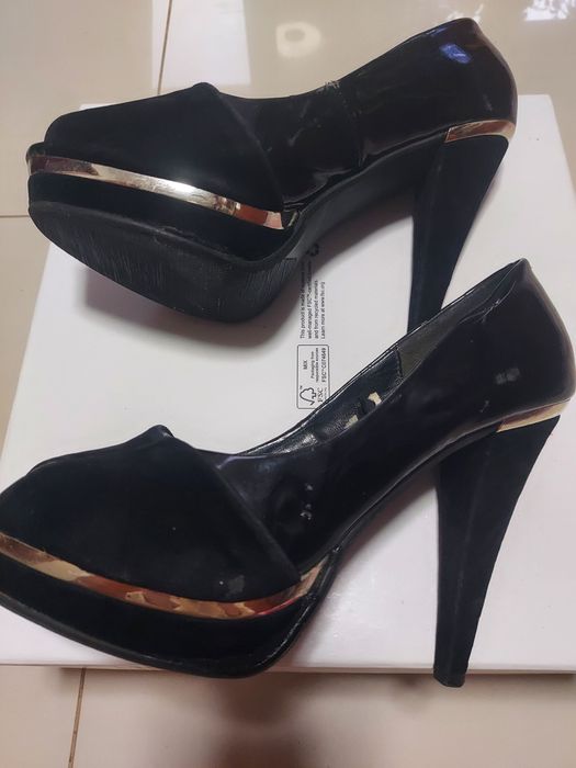 Sapatos feminino de salto alto preto da Just