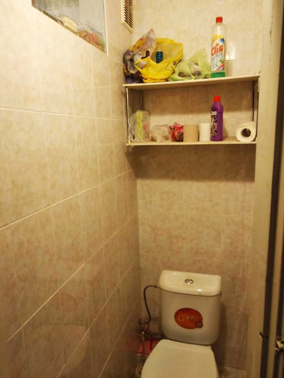 D1A  Продам 2к.кв. 2/5, Пятихатки, Центр.