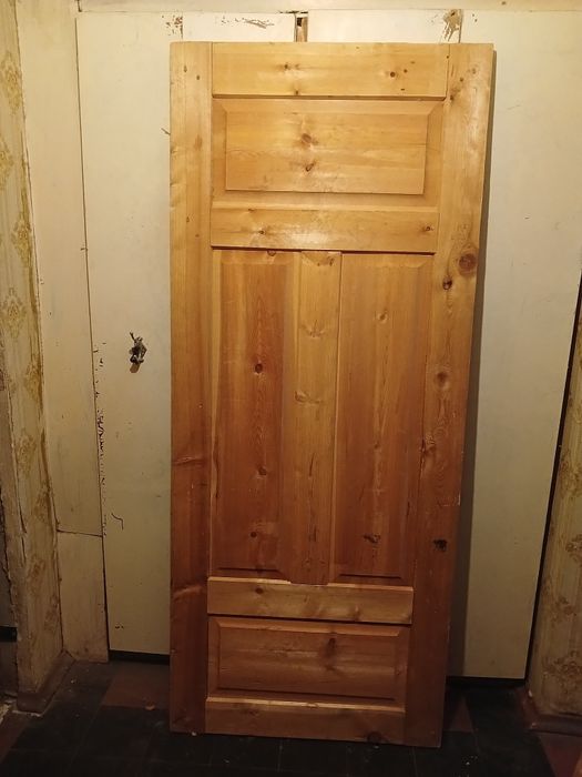 Соснові фільончаті двері.