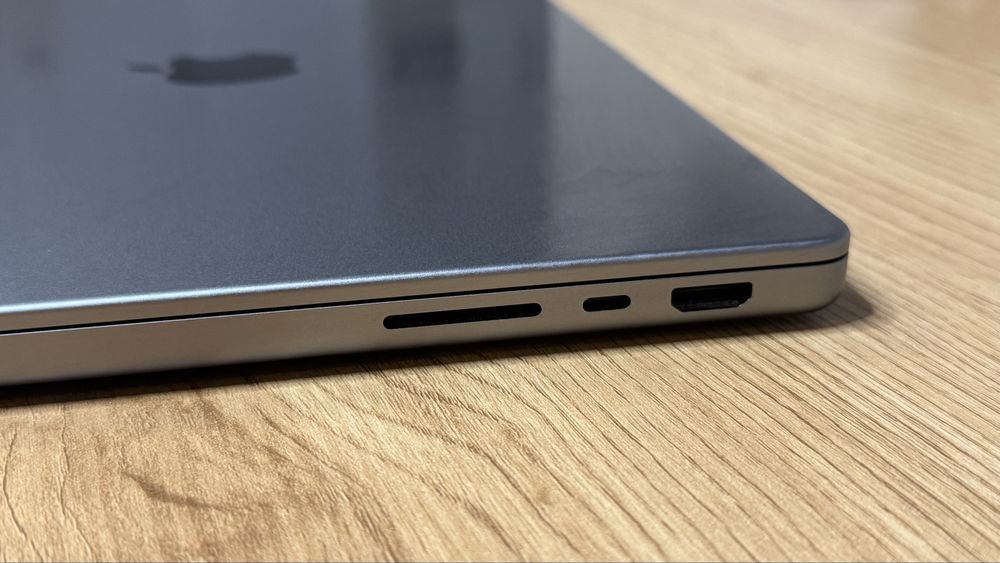 Macbook pro m2pro A2779 + захисні накладки