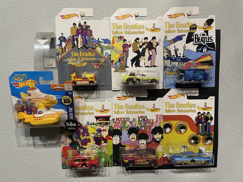 Набор моделей Hot Wheels The Beatles Yellow Submarine set