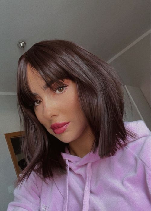 Peruka krótkie włosy brązowe refleksy pasemka fale kręcone nowa