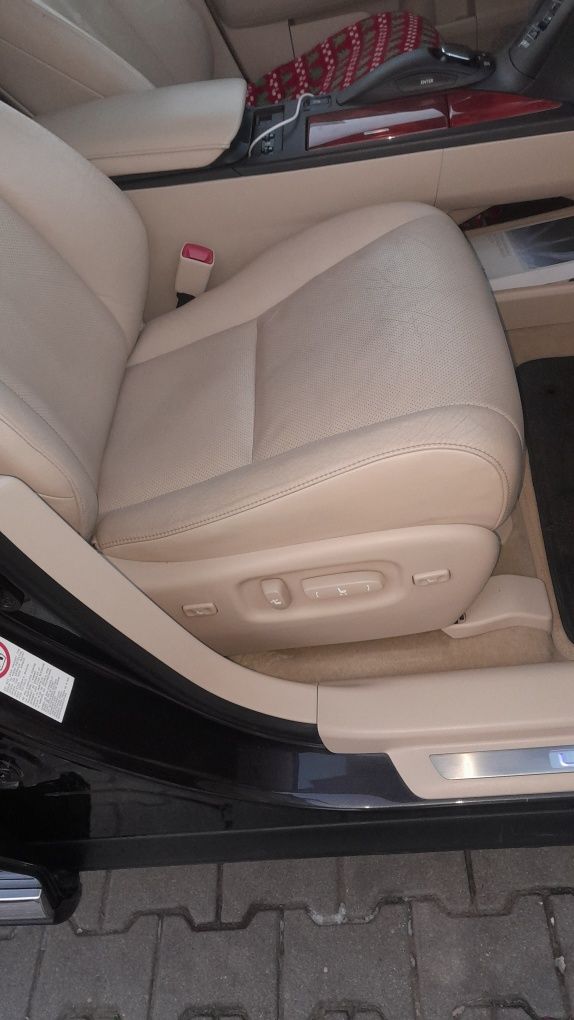 Fotele do samochodu Lexus RX 450h