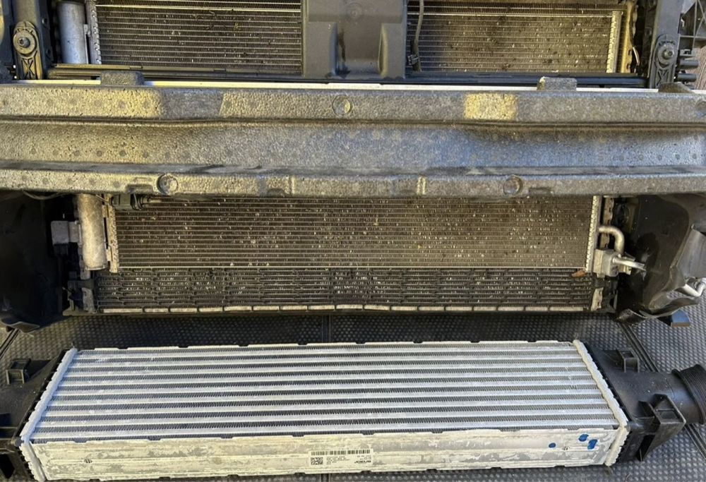 Телевізор панель радіатори AUDI A5 a4 f5 b9