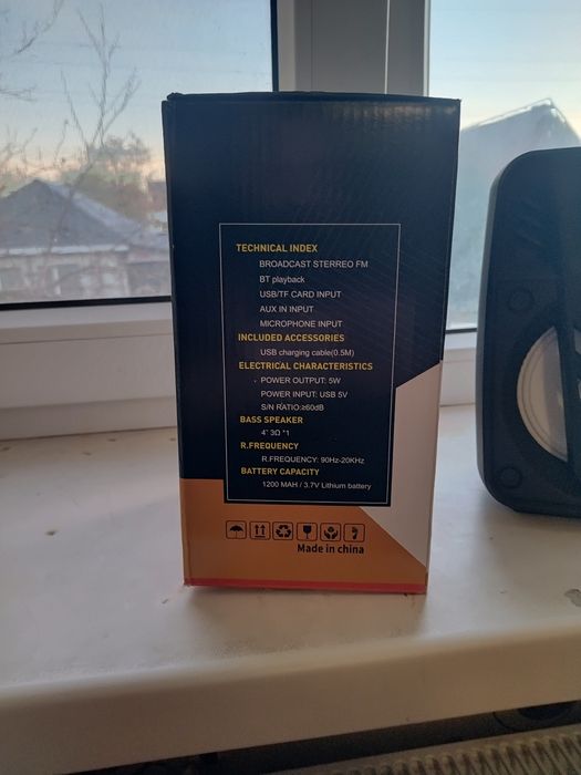 Блютуз колонка.  .