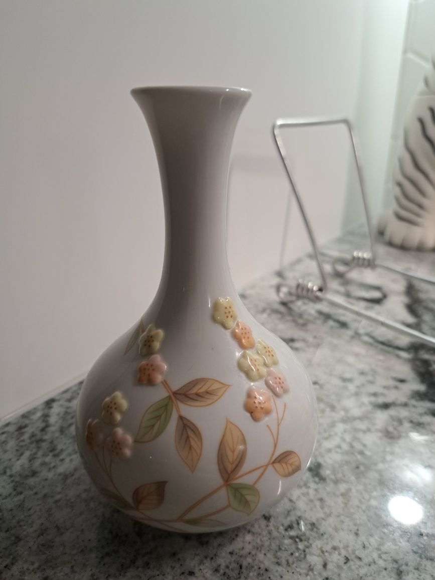 Wazon kwiatuszki porcelana