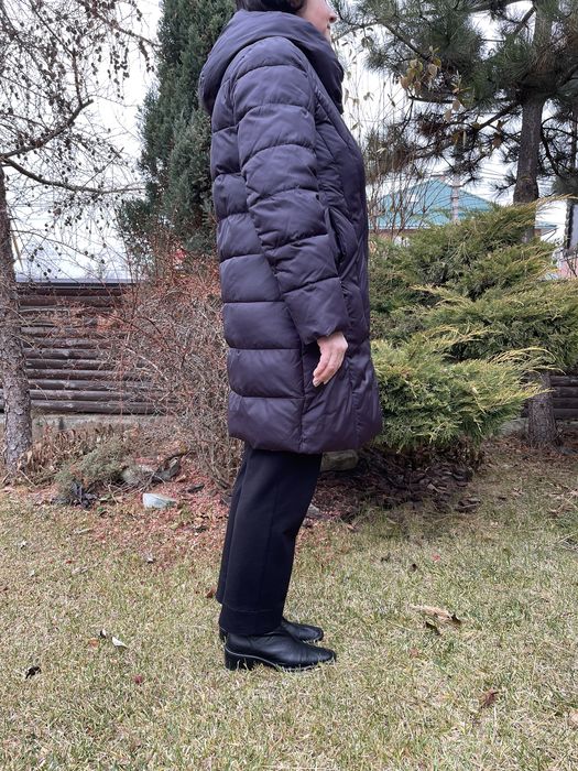 Пуховое пальто фіалетового кольору
