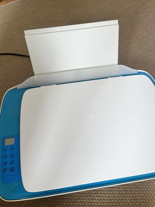 Impressora HP branca e azul