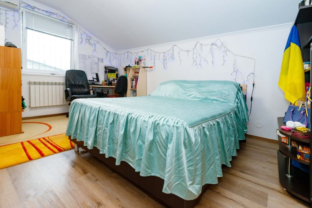 Продам будинок в осокорках по Садовій 96