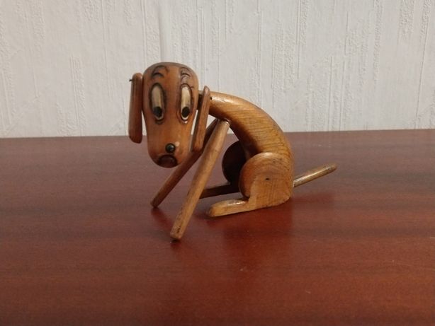 Drewniana figurka psa