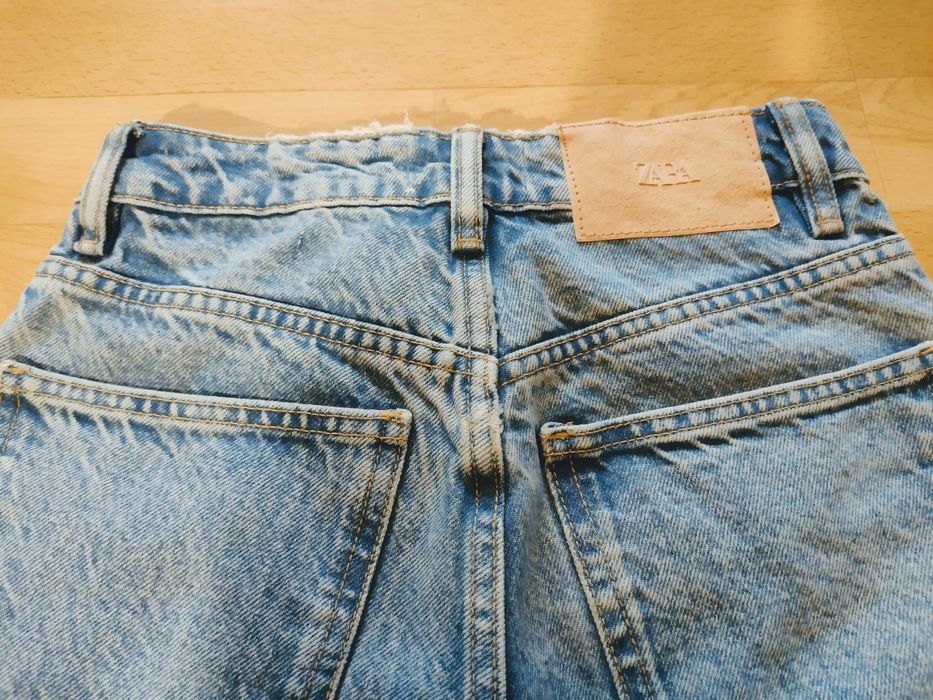 Spodnie mom jeans Zara