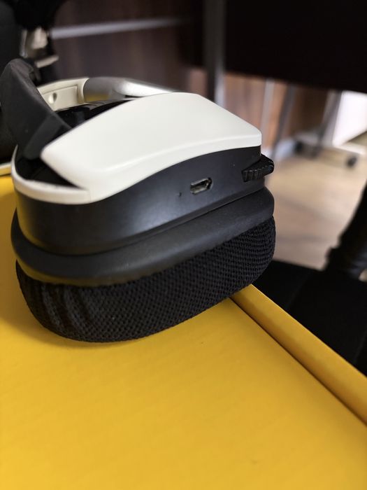 Ігрові бездротові навушники Corsair з підсвідкою