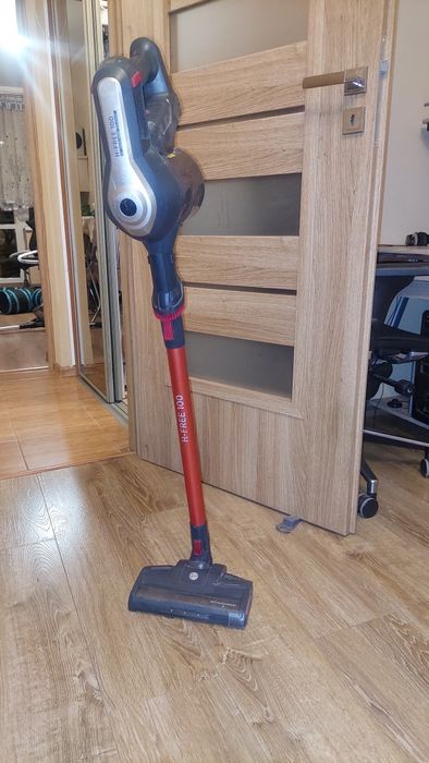 Odkurzacz pionowy Hoover h-free 100 z podświetlaniem
