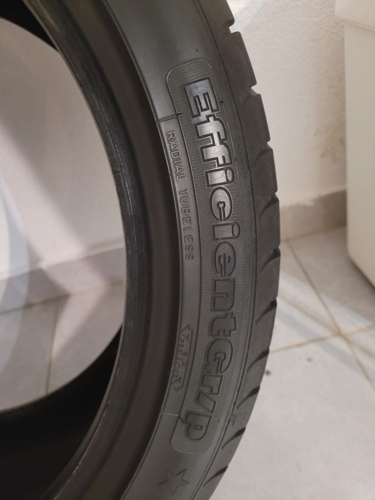 Pneu good year 255/40/18