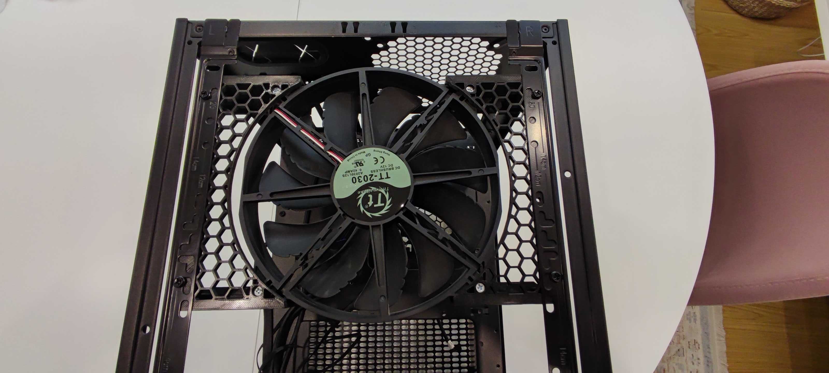 Caixa Thermaltake Core V21