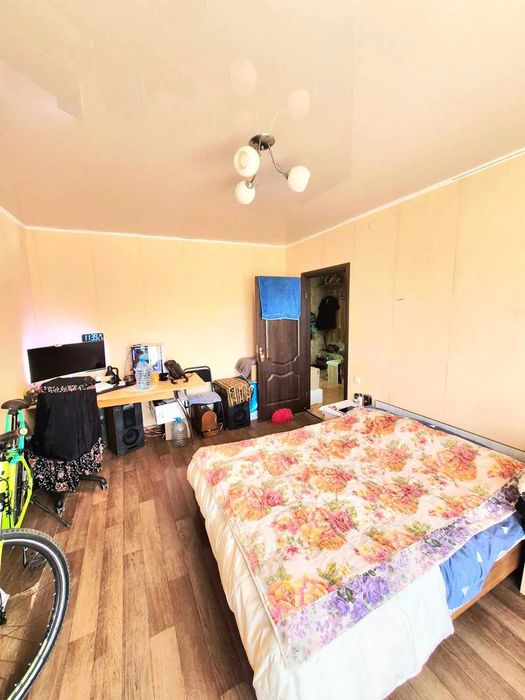 Продам однокімнатну квартиру 37 м2 з меблями та технікою.