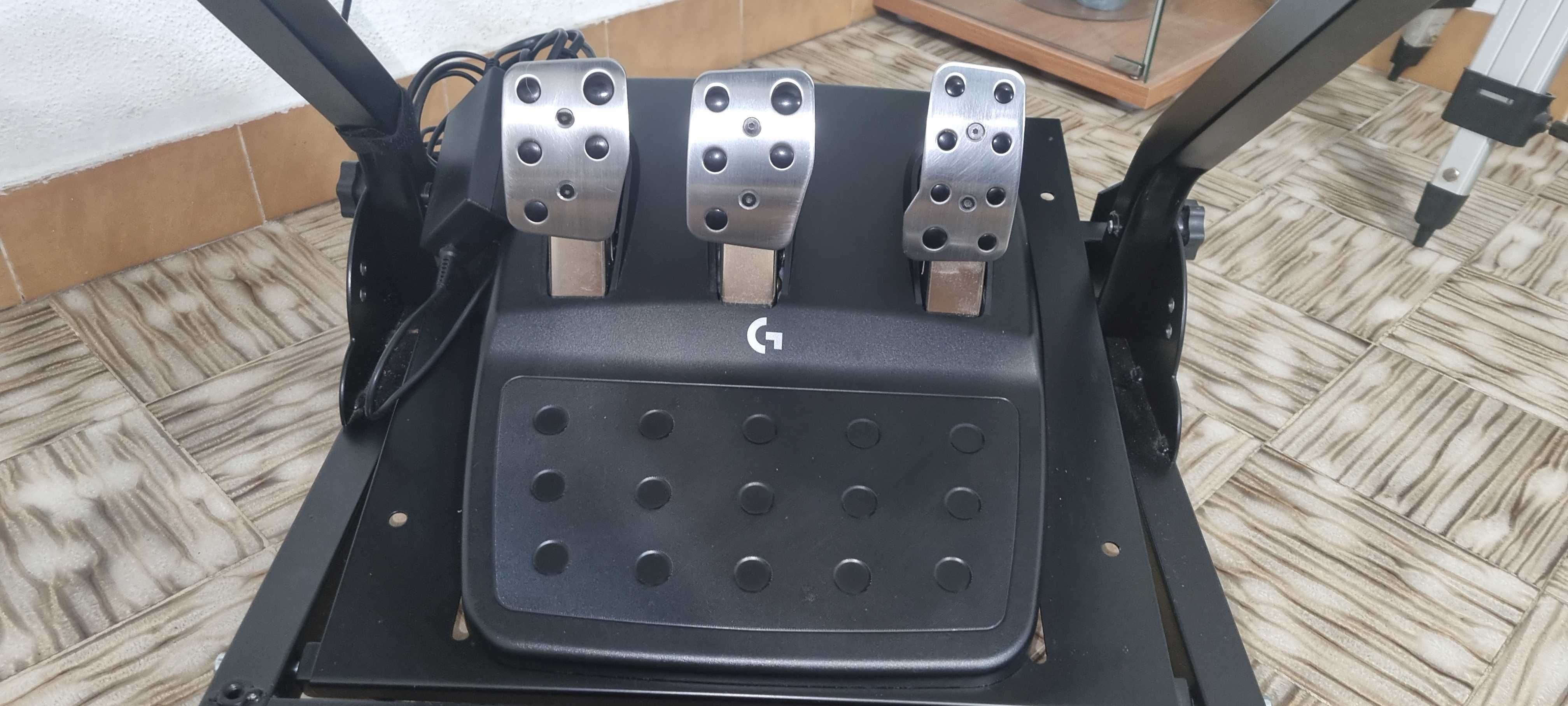 Cockpit completo com Logitech G923 Playstation/PC e Shifter