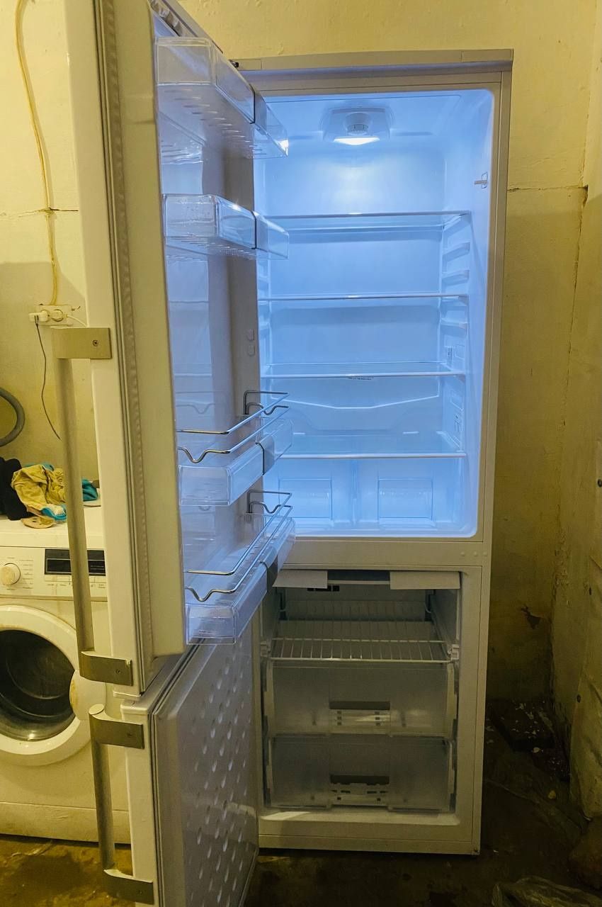 холодильник Gram QQW587