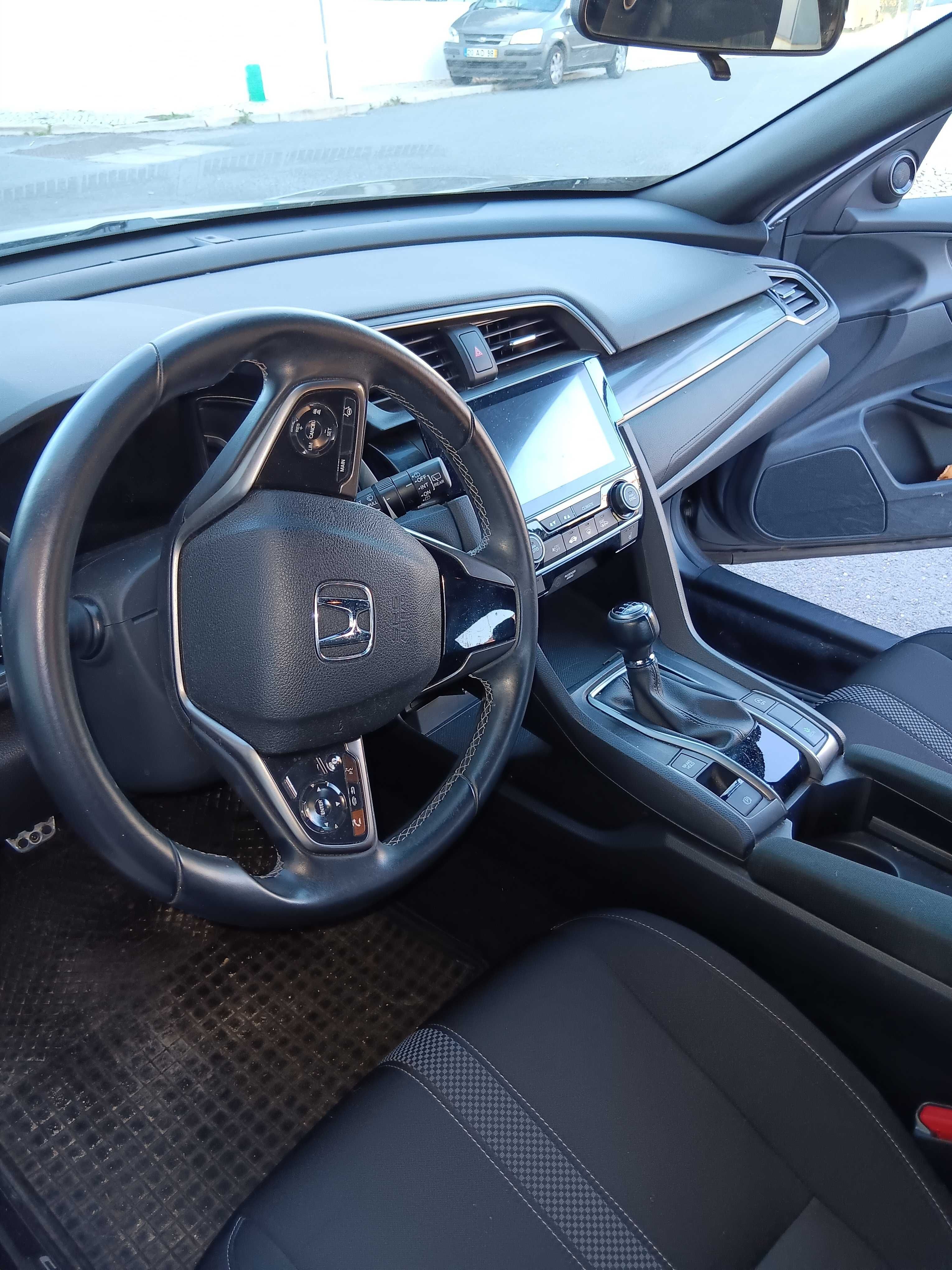 Honda Civic com muito poucos quilómetros