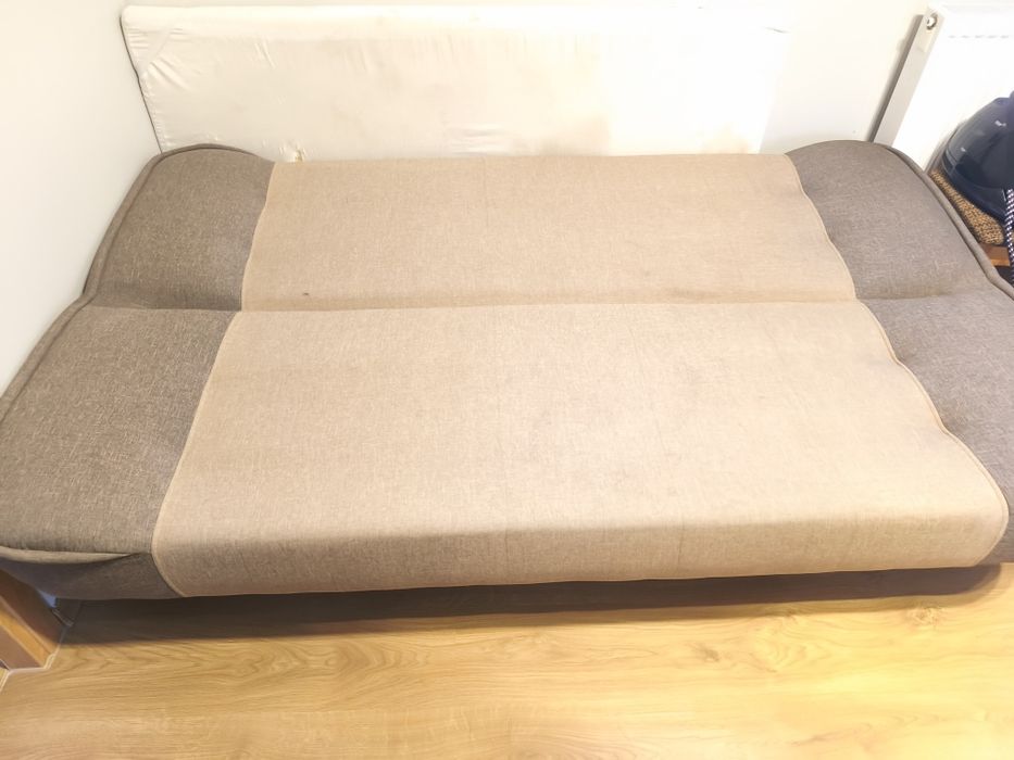 Tapczan z pojemnikiem na pościel