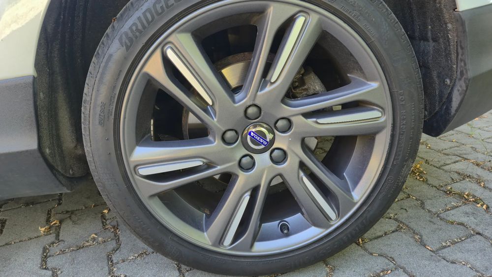 Volvo V40 Cross Country Volvo V40 Cross Country