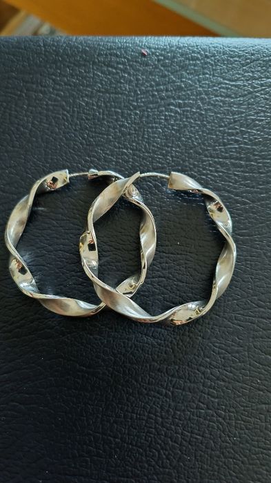 Argolas entrelaçadas em prata