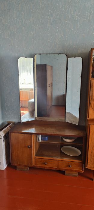 Oddam za darmo komplet toaletka i szafka nocna z PRLu