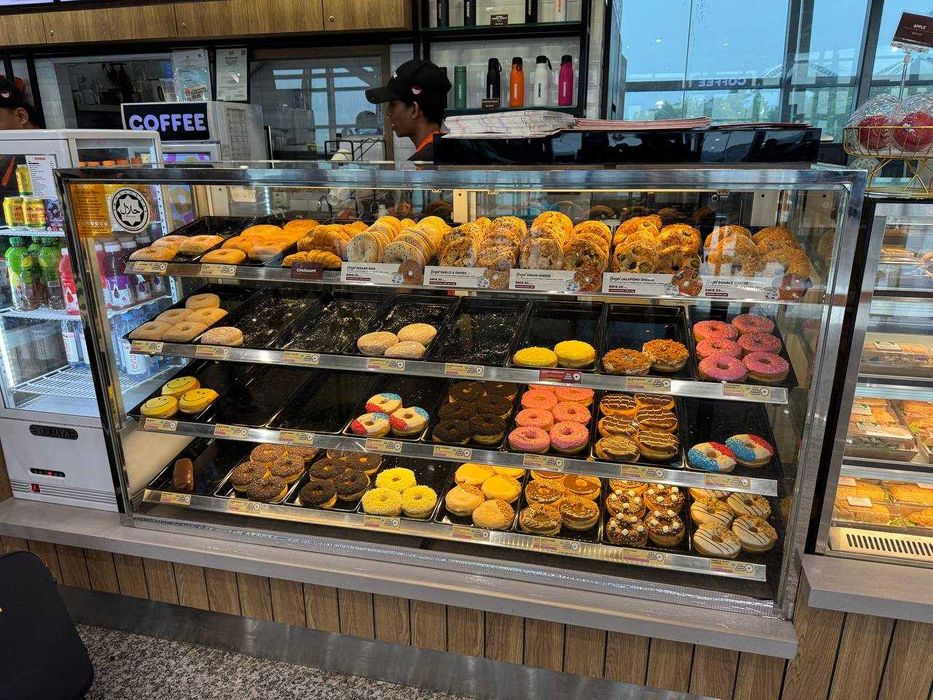 Холодильна вітрина,кондитерська вітрина,холодильник кондитерский,куб