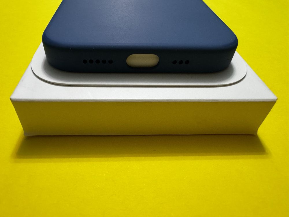 iPhone 13 Pro Gold 256 GB + Apple Silicone Case 2 szt
